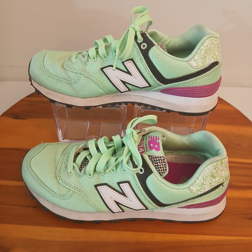 New Balance 574 Womens 6.5 Mint Green Running Shoes Sneakers WL574ASE